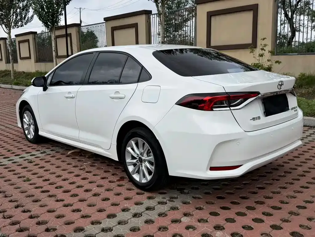 Toyota Corolla — фото 8
