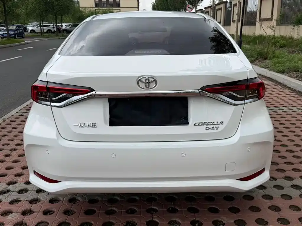 Toyota Corolla — фото 5