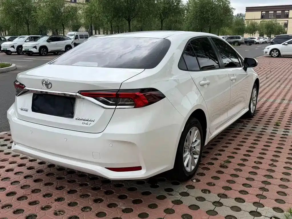 Toyota Corolla — фото 9