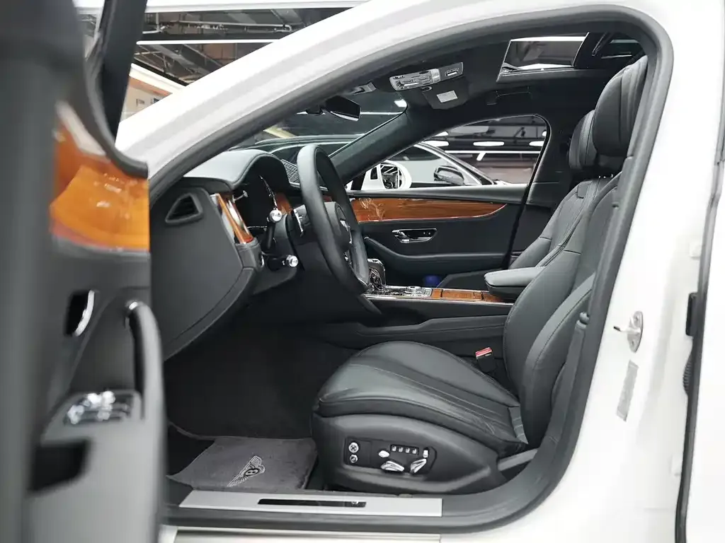 Bentley Flying Spur — фото 7