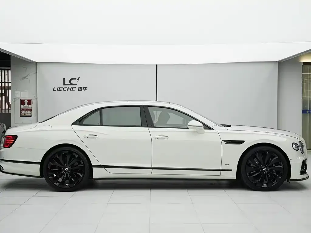 Bentley Flying Spur — фото 3