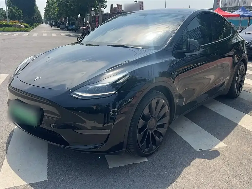 Tesla Model Y — фото 10