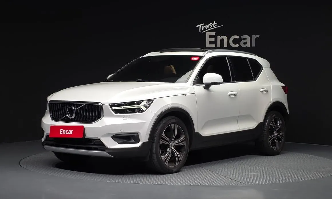Volvo XC40 — фото 1