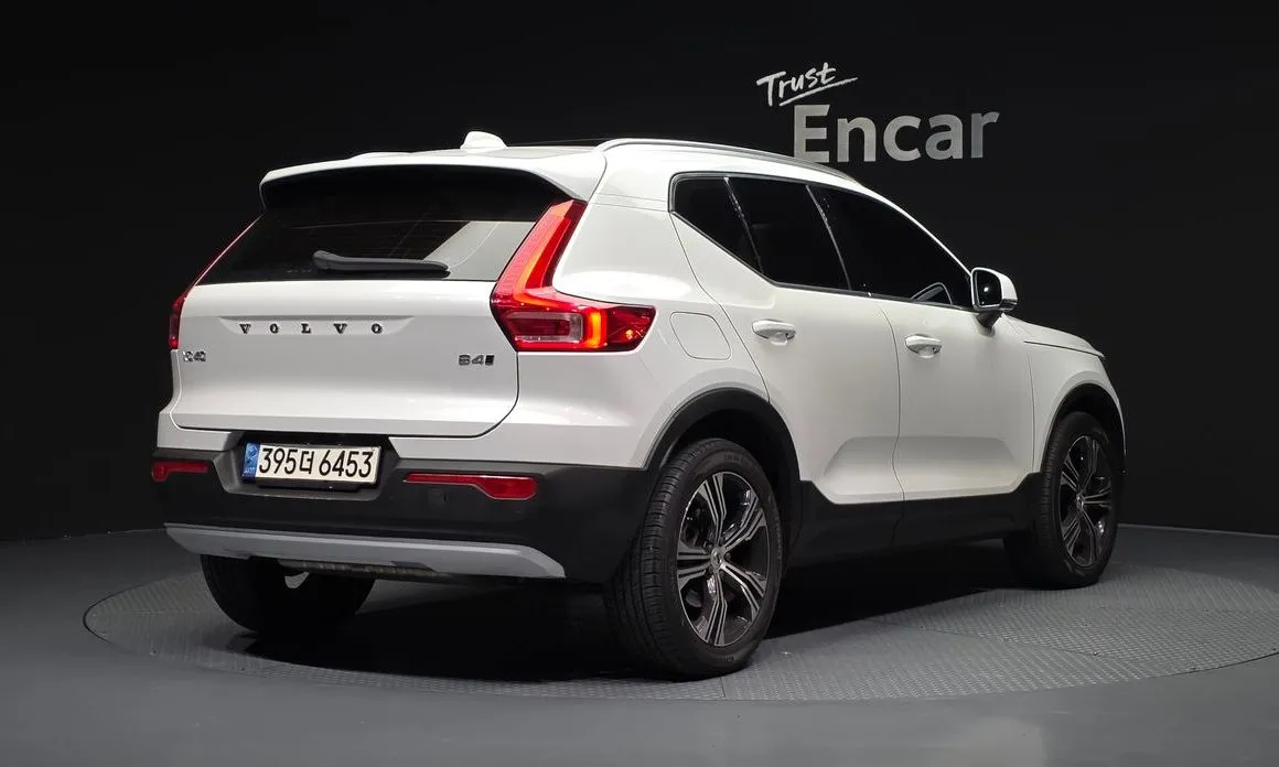 Volvo XC40 — фото 5