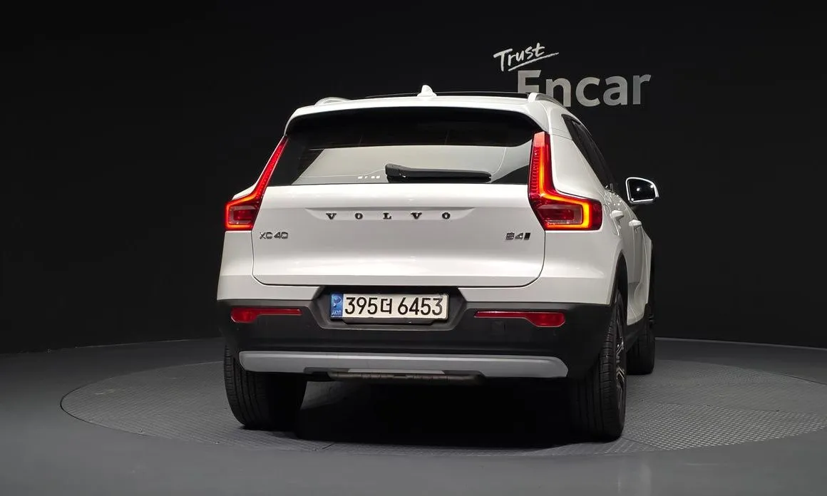 Volvo XC40 — фото 2