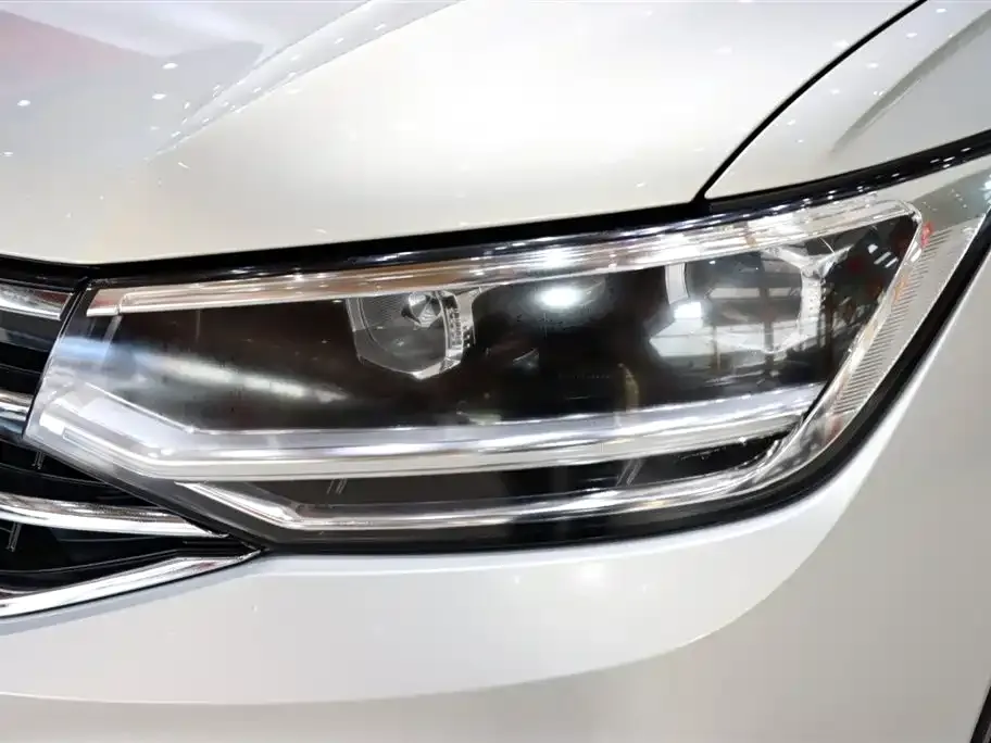 Volkswagen Tiguan L — фото 10