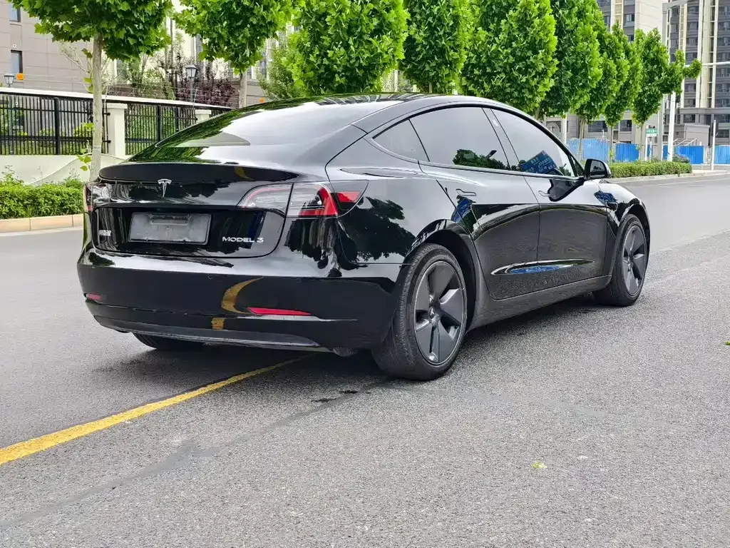 Tesla Model 3 — фото 7