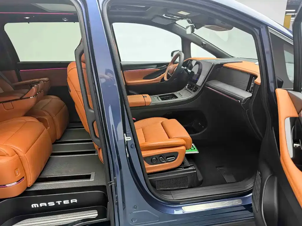 GAC Motor Trumpchi M8 — фото 10