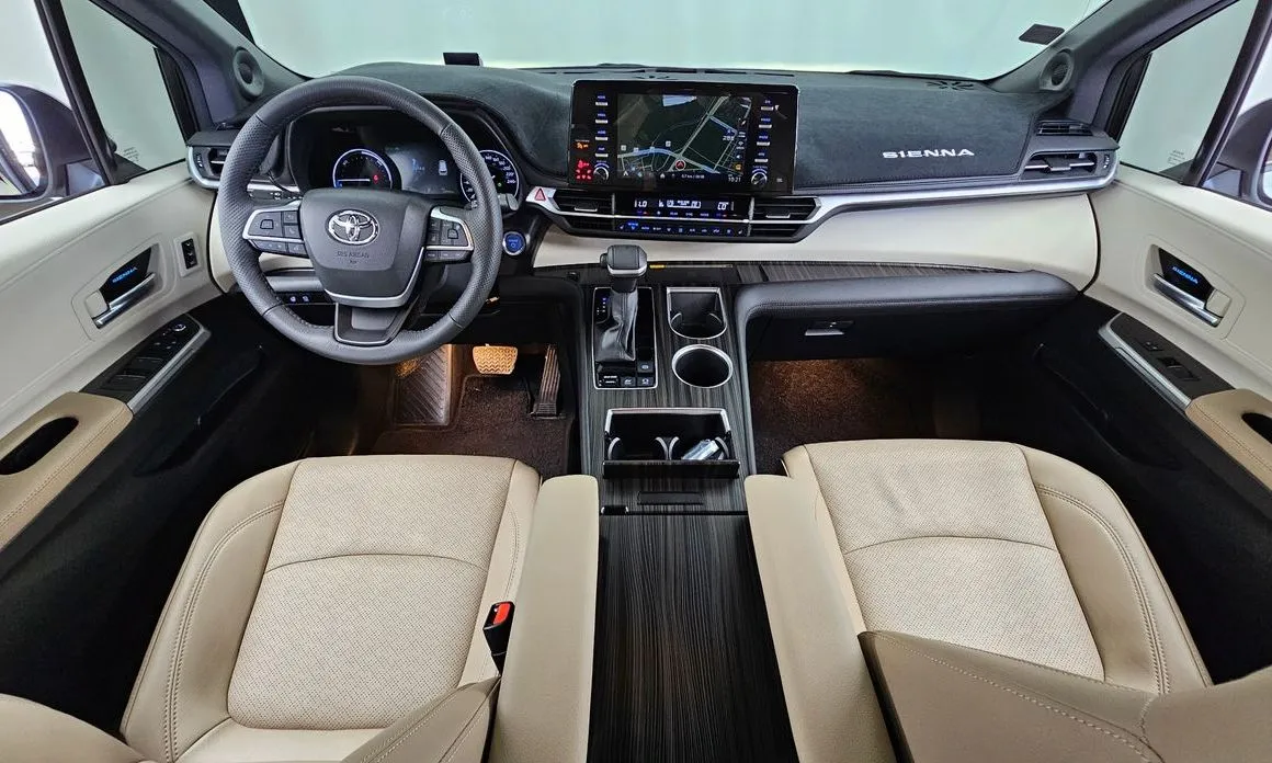 Toyota Sienna — фото 10