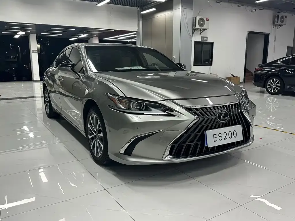 Lexus ES — фото 1