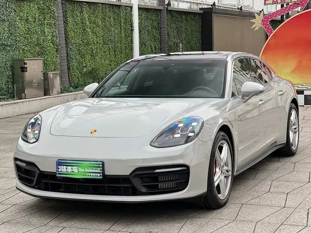 Porsche Panamera — фото 1