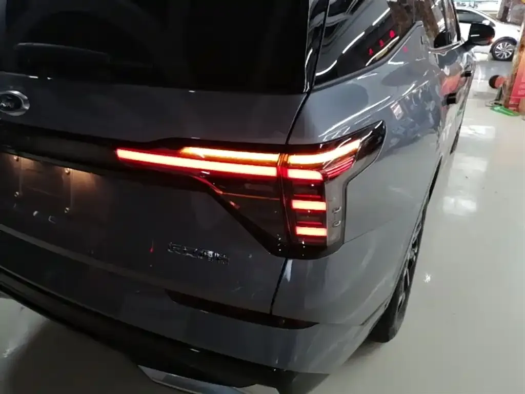 Ford Edge — фото 9