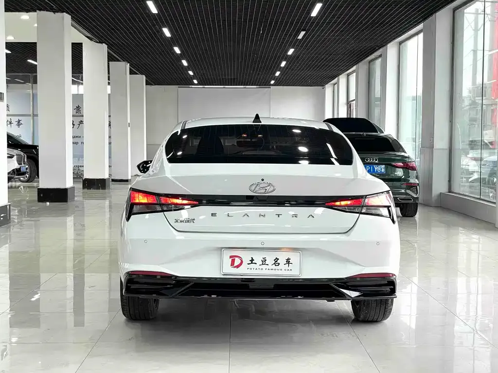 Hyundai Elantra — фото 4