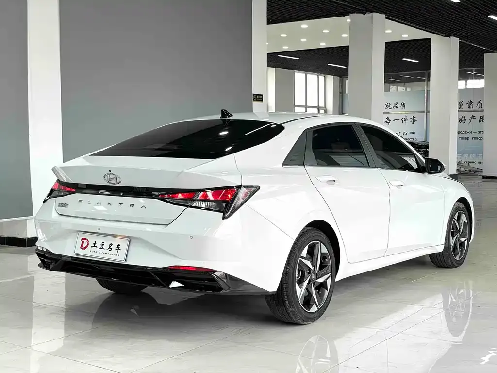 Hyundai Elantra — фото 5