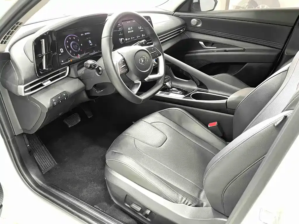 Hyundai Elantra — фото 10