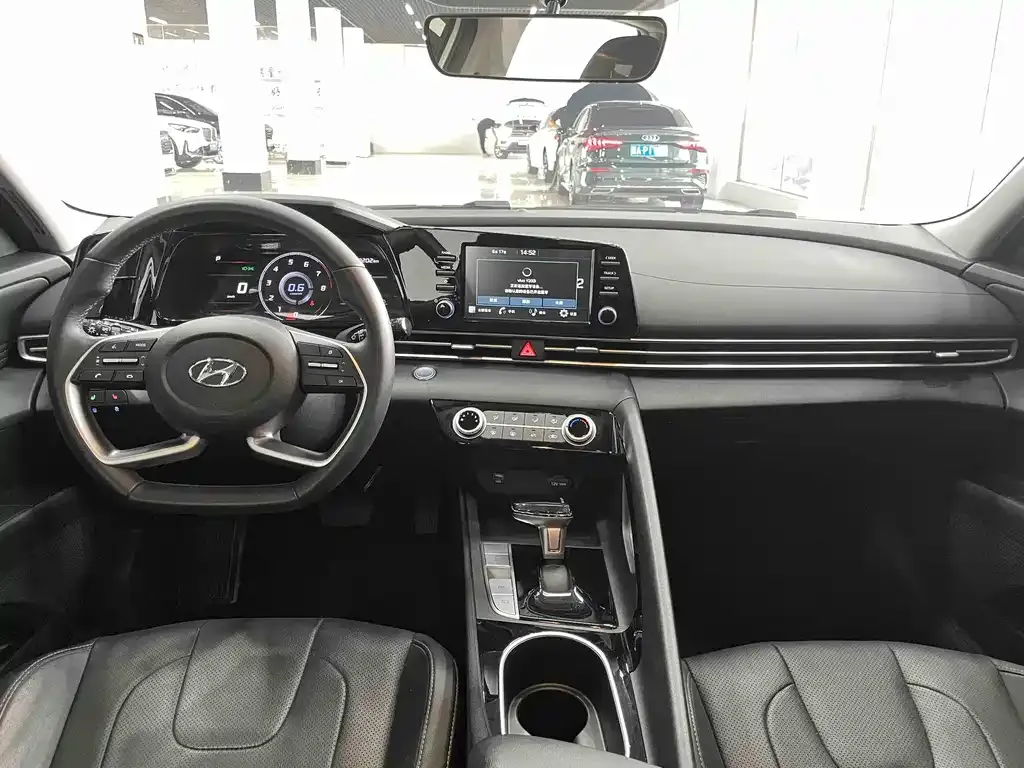 Hyundai Elantra — фото 9