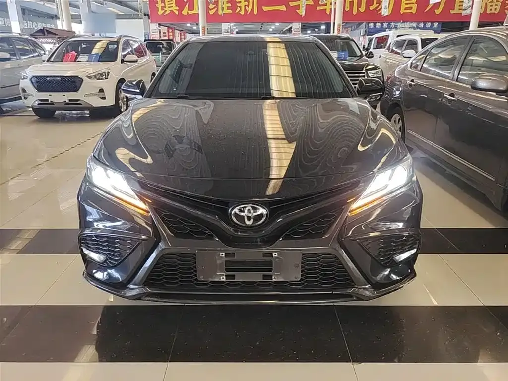 Toyota Camry — фото 10