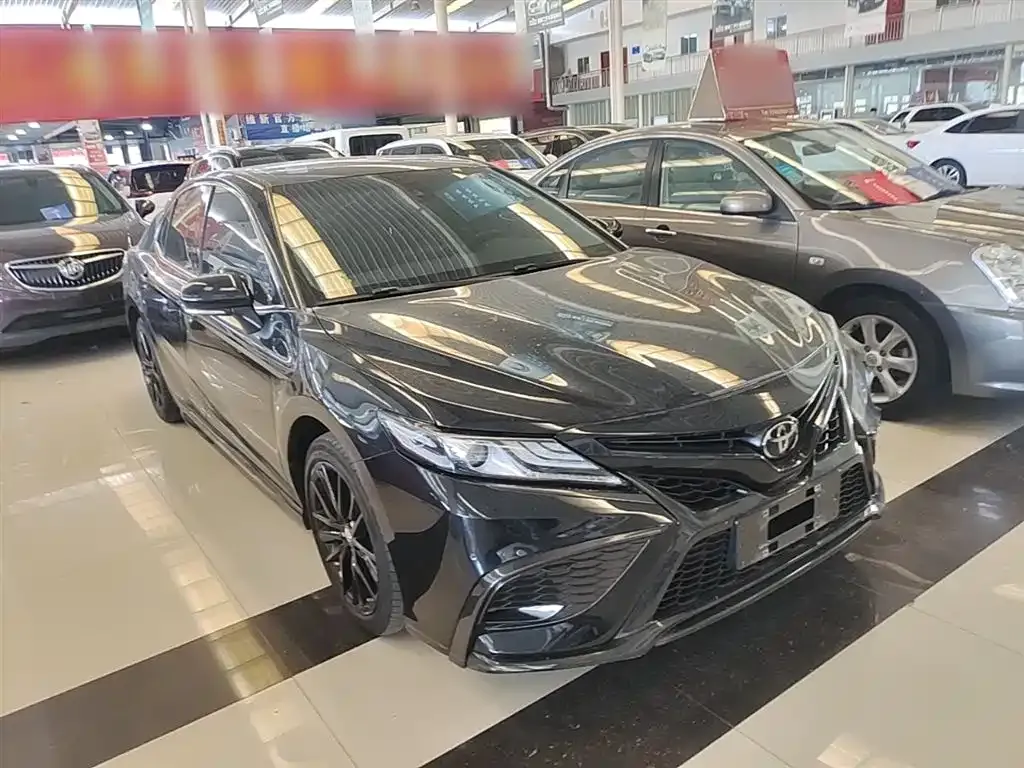 Toyota Camry — фото 5