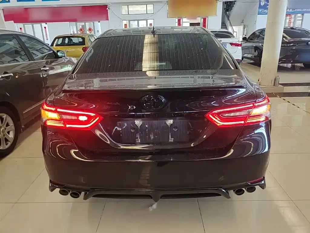 Toyota Camry — фото 6