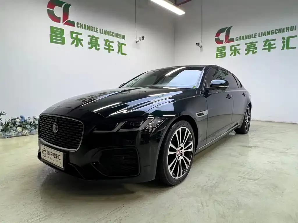 Jaguar XFL — фото 1