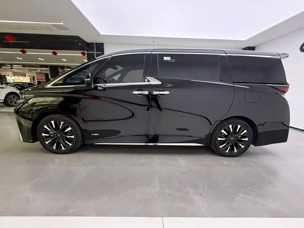 Toyota Vellfire — фото 4