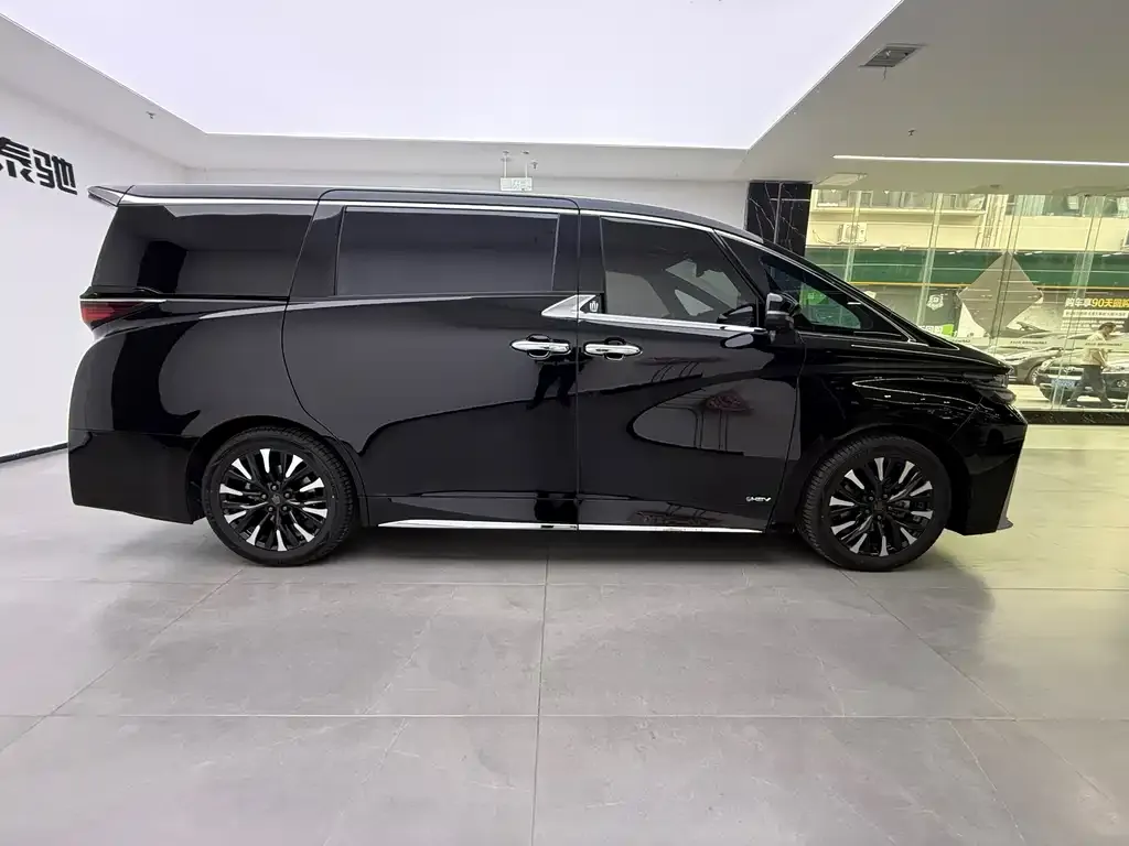 Toyota Vellfire — фото 10
