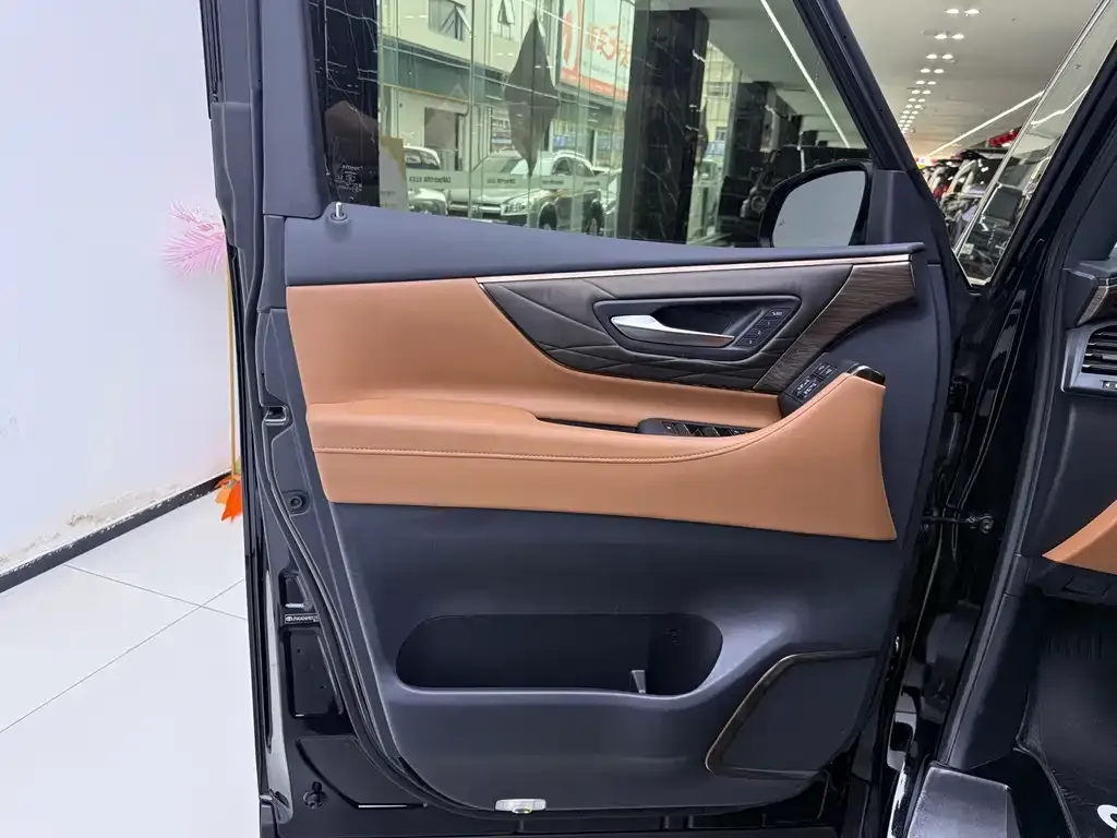 Toyota Vellfire — фото 8