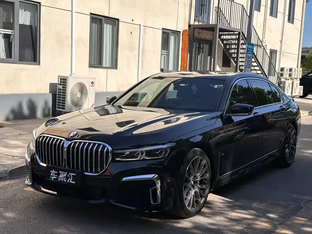 BMW 7 Series — фото 1