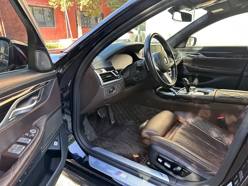 BMW 7 Series — фото 2