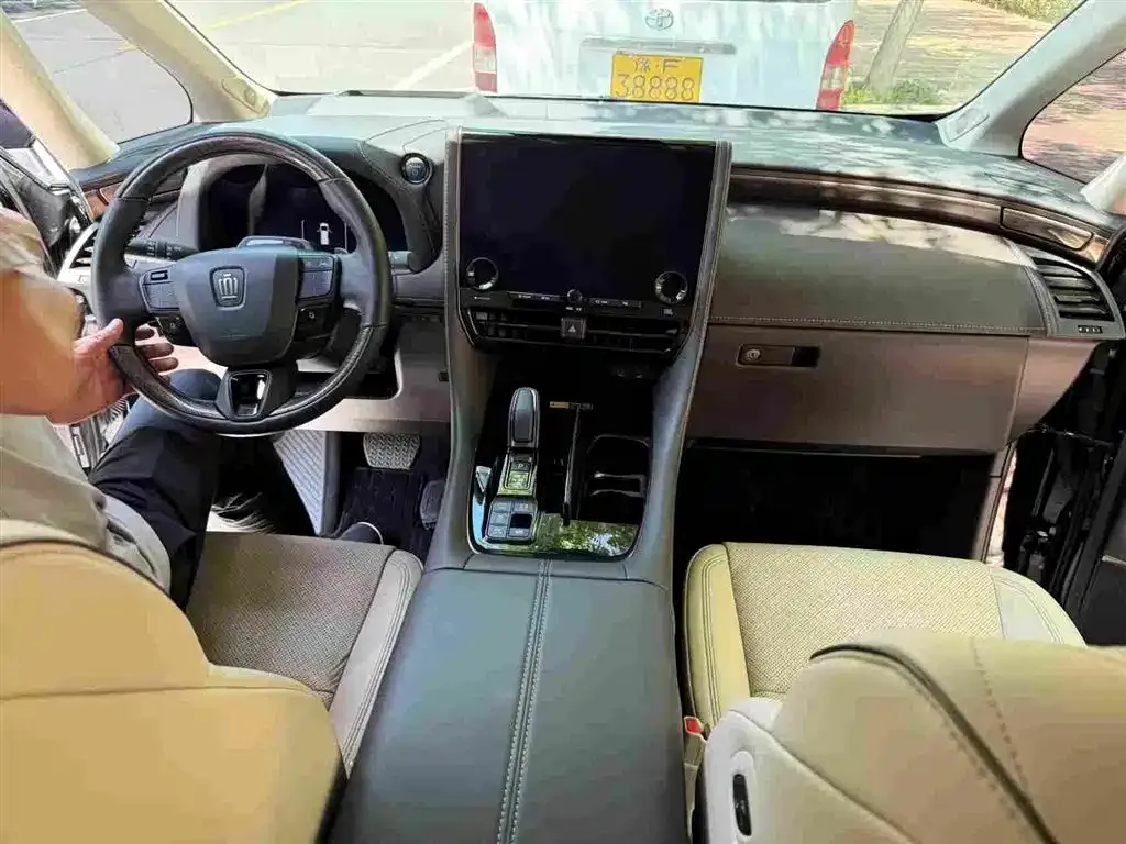 Toyota Vellfire — фото 3