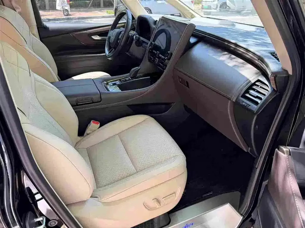 Toyota Vellfire — фото 4