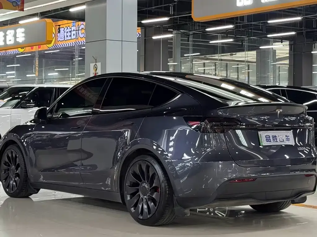 Tesla Model Y — фото 7