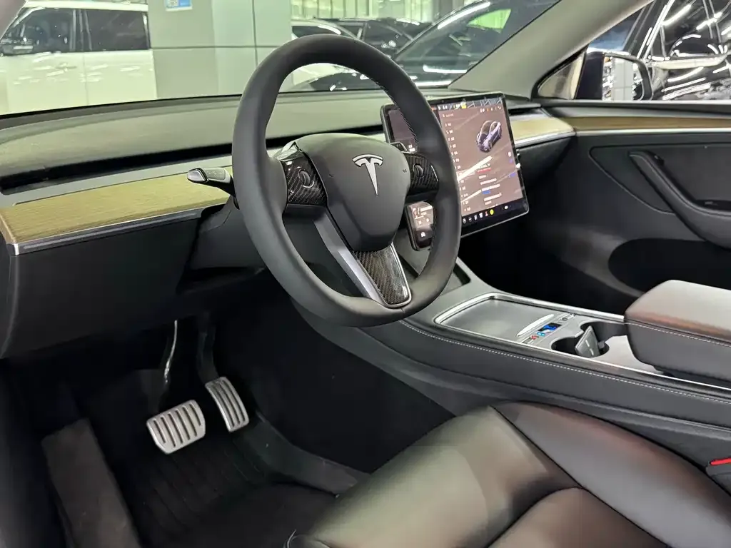 Tesla Model Y — фото 2