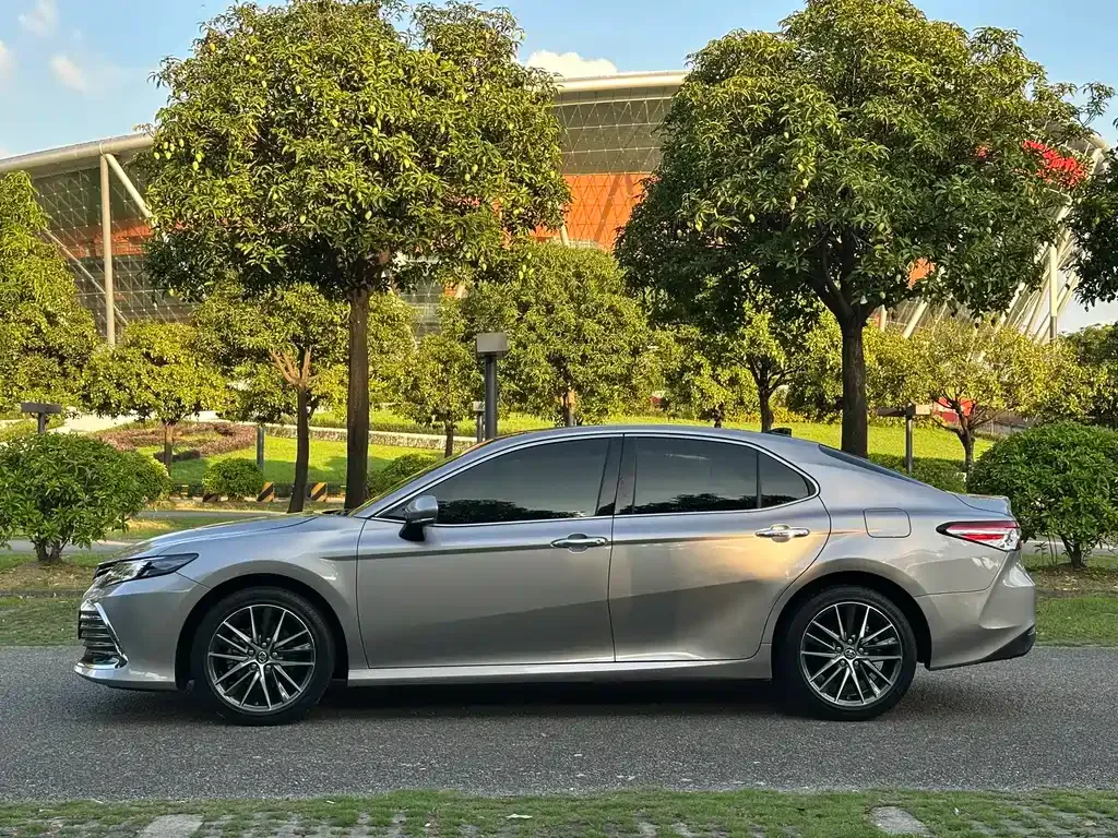 Toyota Camry — фото 10