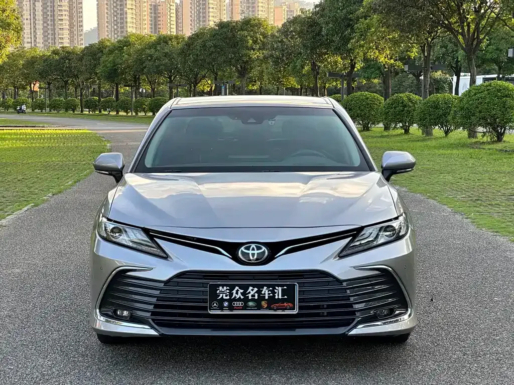 Toyota Camry — фото 6