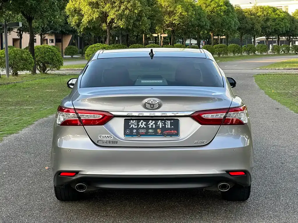 Toyota Camry — фото 7