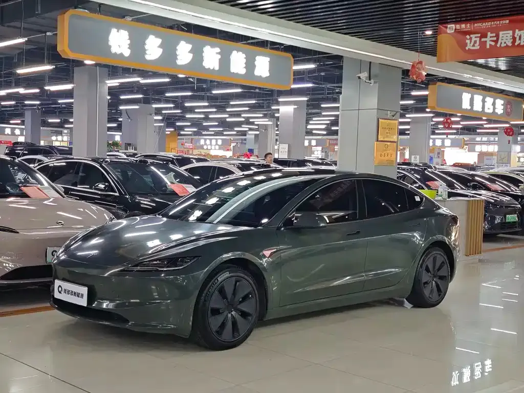 Tesla Model 3 — фото 1