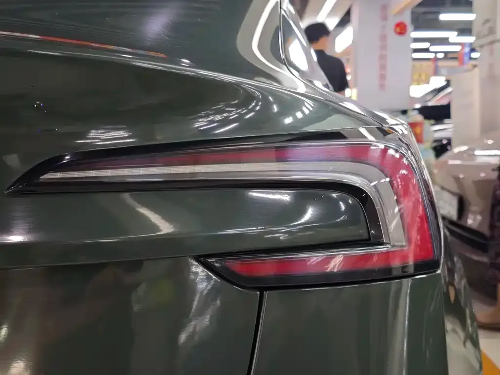 Tesla Model 3 — фото 10