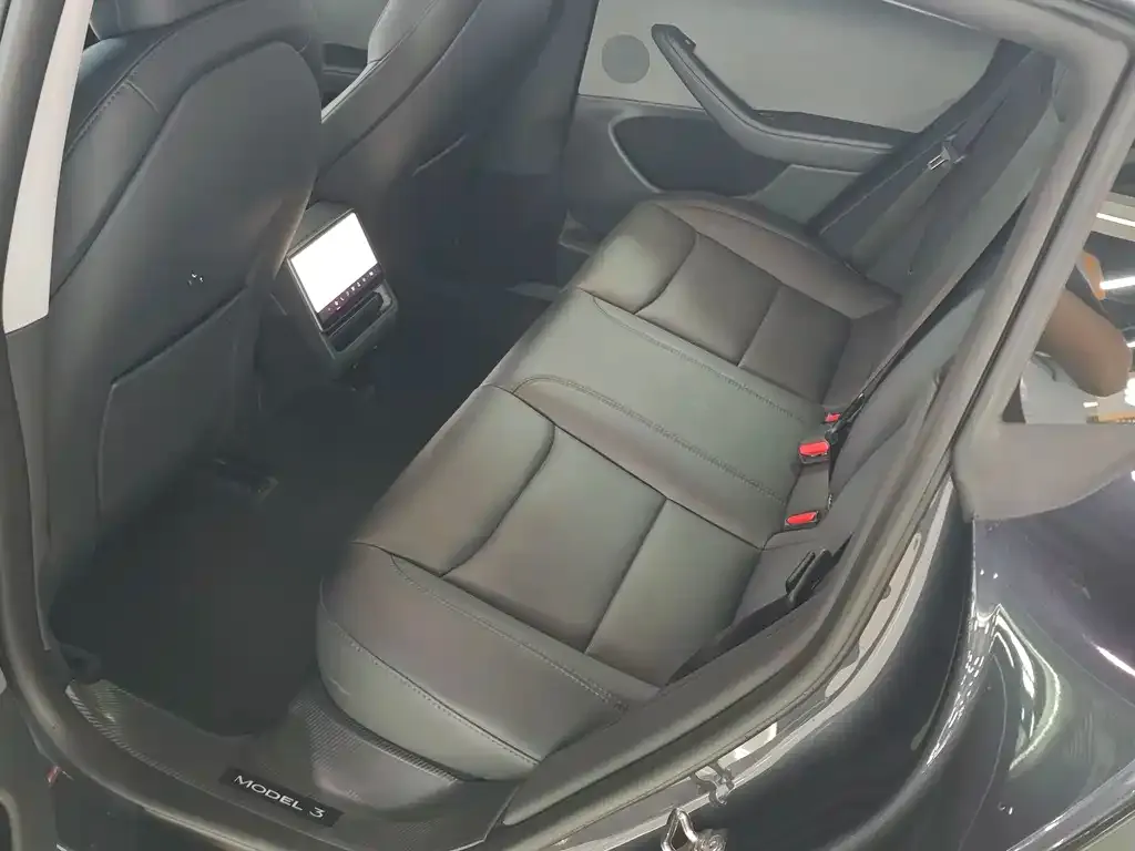 Tesla Model 3 — фото 2
