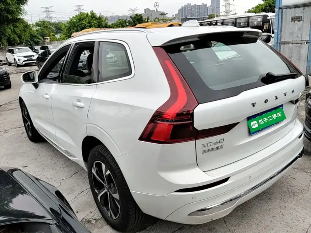 Volvo XC60 — фото 7