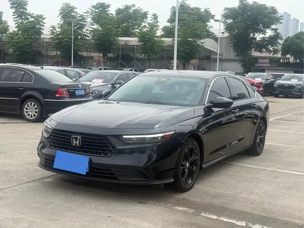 Honda Accord — фото 1