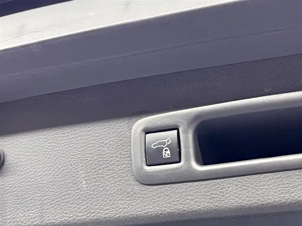 Toyota Granvia — фото 10