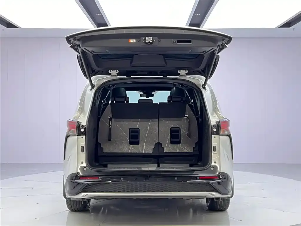 Toyota Granvia — фото 6