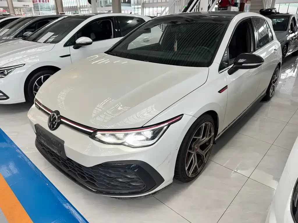Volkswagen Golf GTI — фото 1