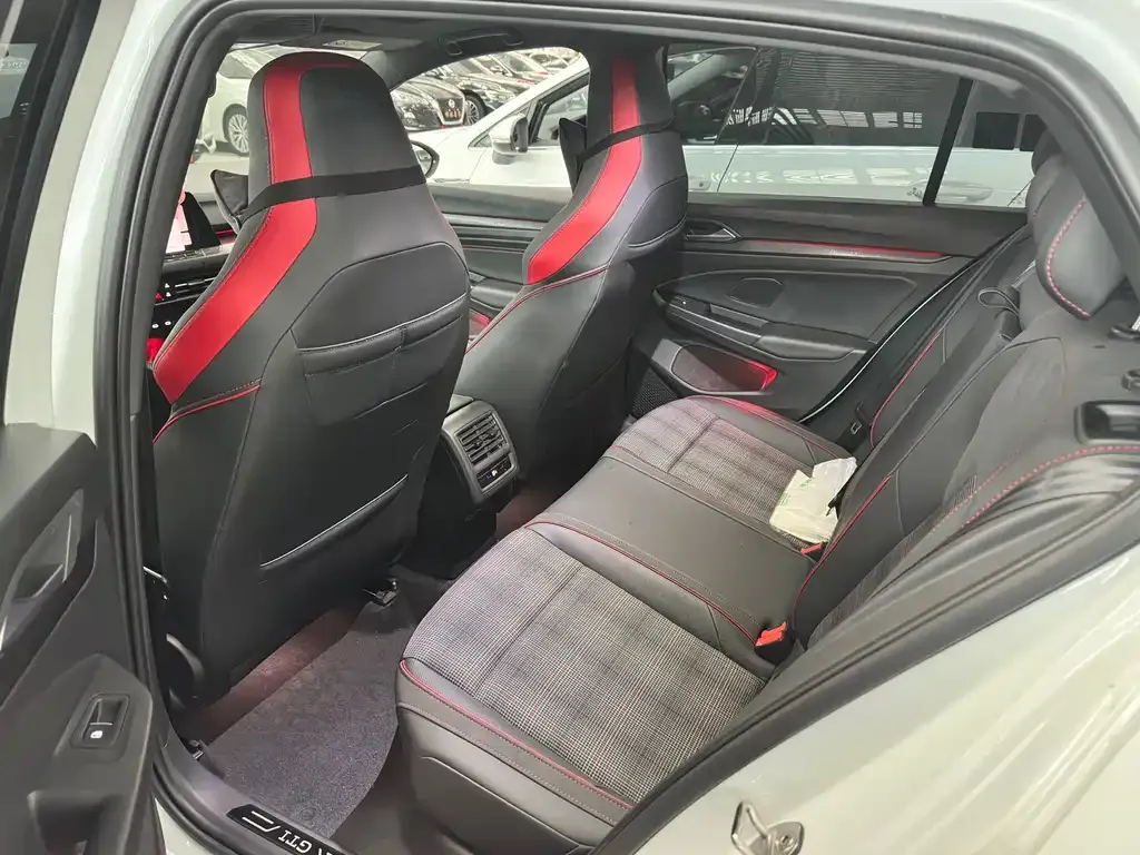 Volkswagen Golf GTI — фото 4