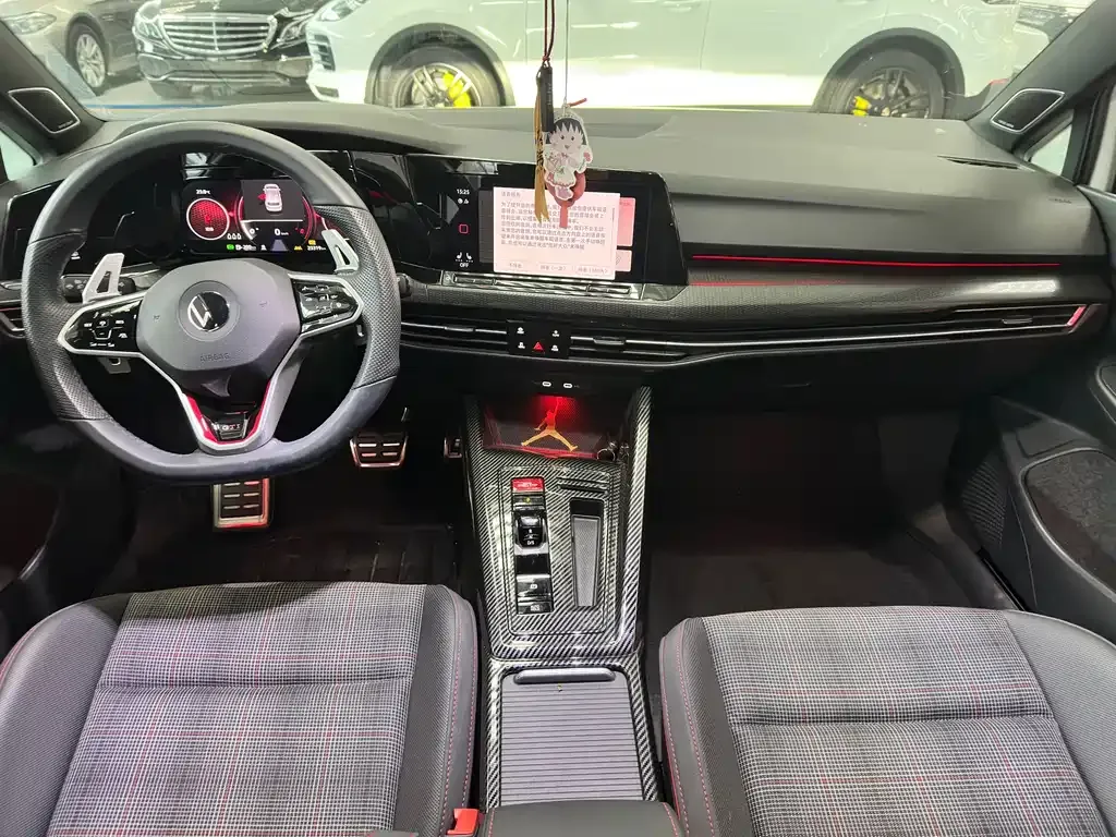 Volkswagen Golf GTI — фото 10