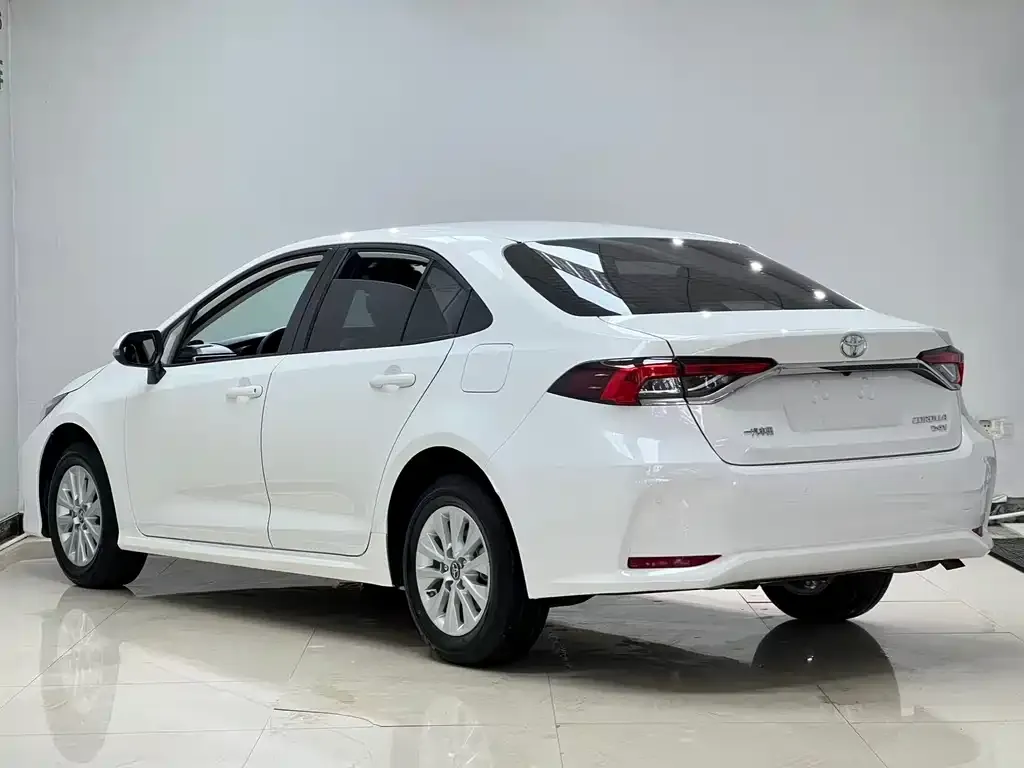 Toyota Corolla — фото 3