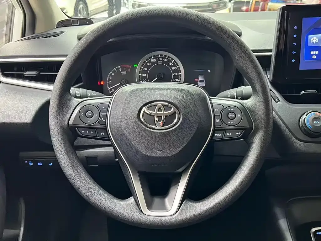 Toyota Corolla — фото 10