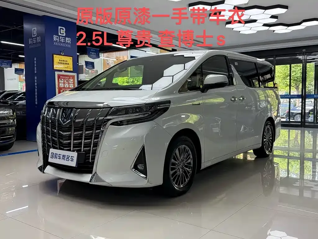 Toyota Alphard — фото 1