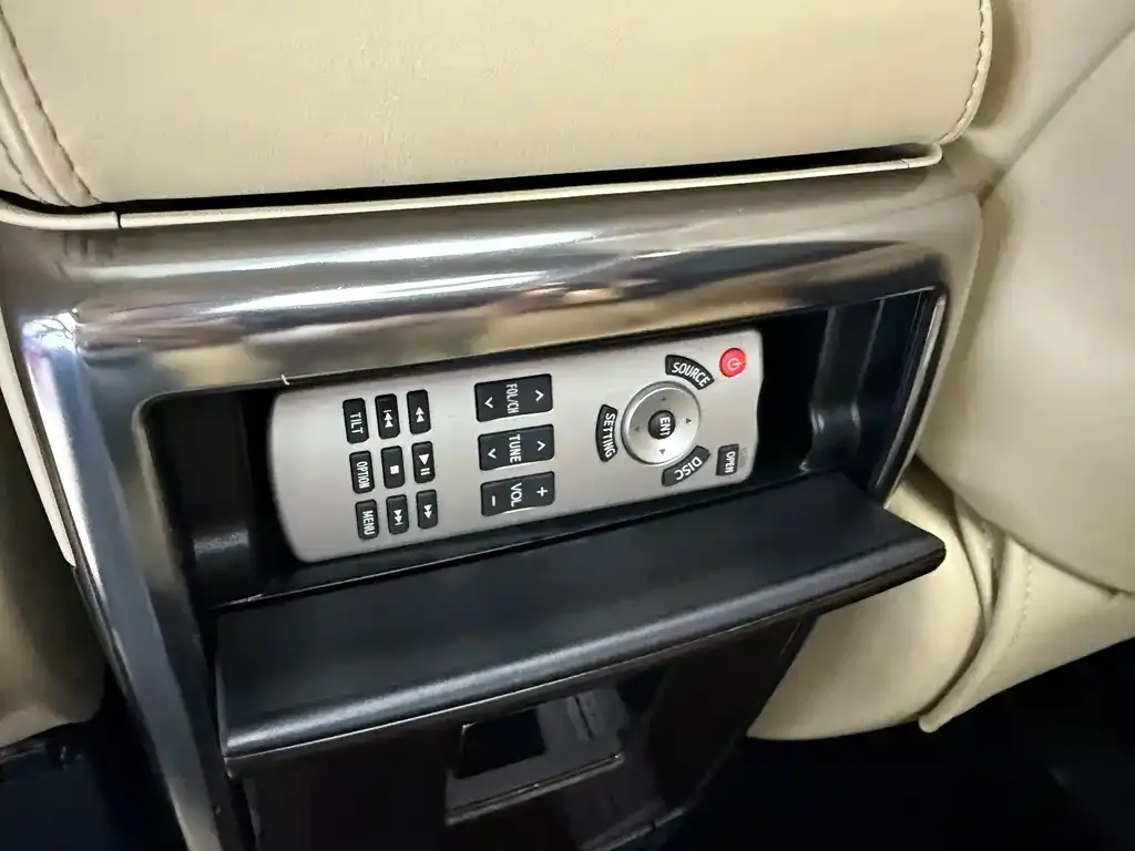 Toyota Alphard — фото 2